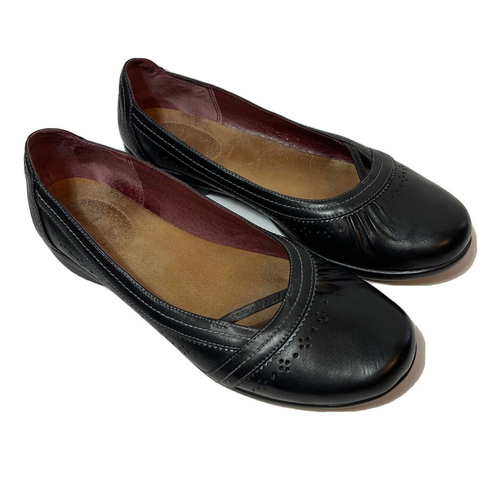 CLARK’S Women’s 8 Black Leather Slip On